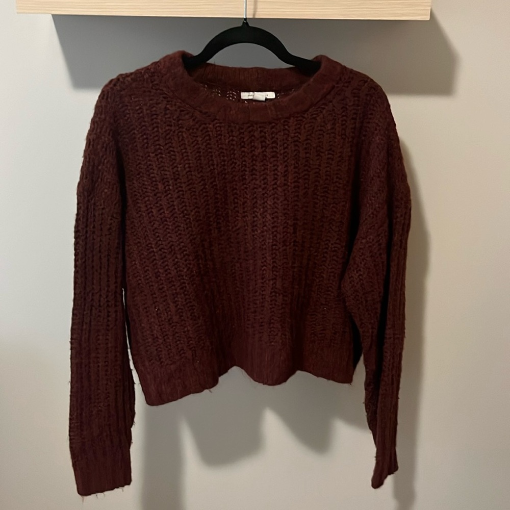 American Eagle maroon cropped Crewneck sweater